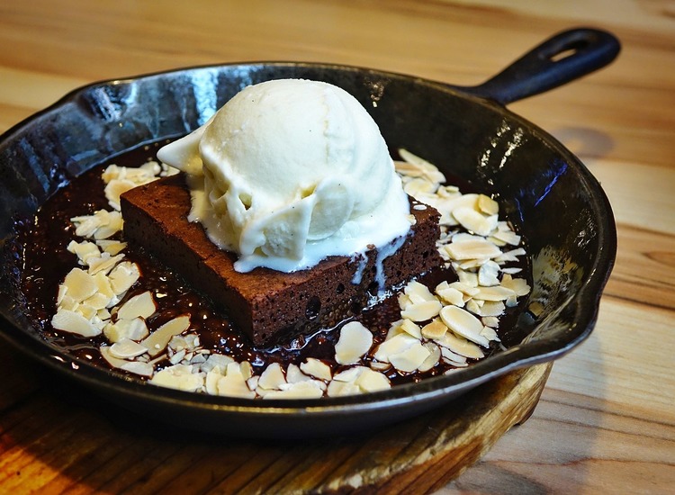 Brownies Recipe - Chocolate Brownie with Almond Slivers and Vanilla Ice Cream